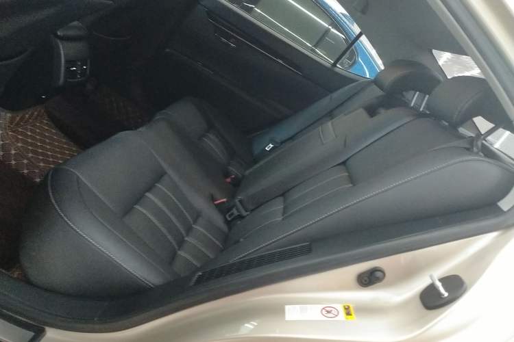 Used Lexus ES 2015 300h Comfort Edition
