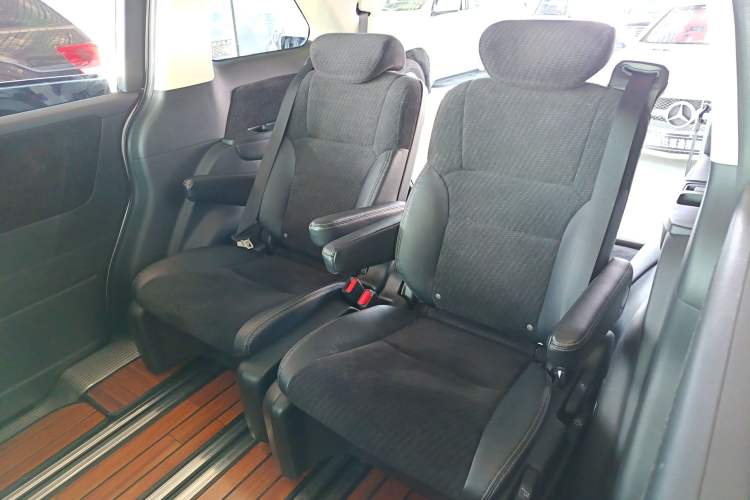 Used Honda Elysion 2016 2.4L Classic Edition
