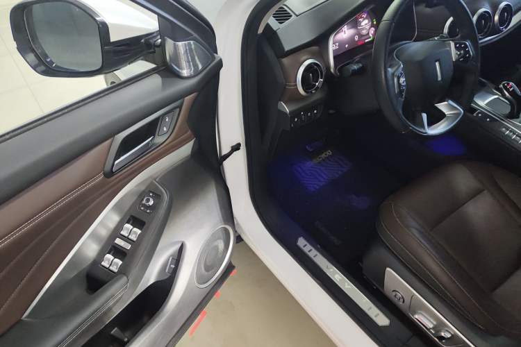 Used Wey VV6 2020 2.0T Two-Wheel Drive Smart Protection+
