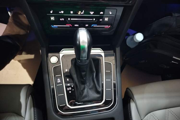 Used Volkswagen Magotan 2023 2 Million Units Limited Edition 330TSI DSG Leading Version
