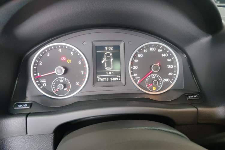 Used Volkswagen Tiguan 2015 1.8TSI Manual Two-Wheel-Drive Limited Edition
