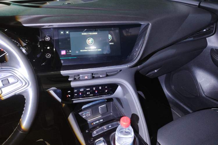 Used Buick Envision 2022 Encore Plus 652T Five-Seat Luxury Model
