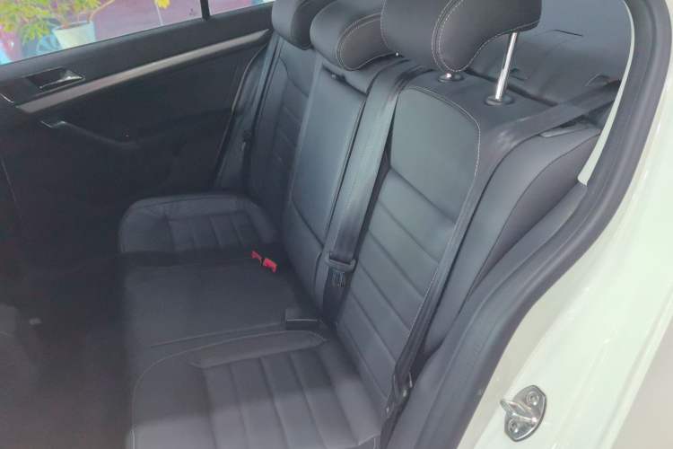 Used Volkswagen Lavida 2017 1.6L Automatic Comfort Edition
