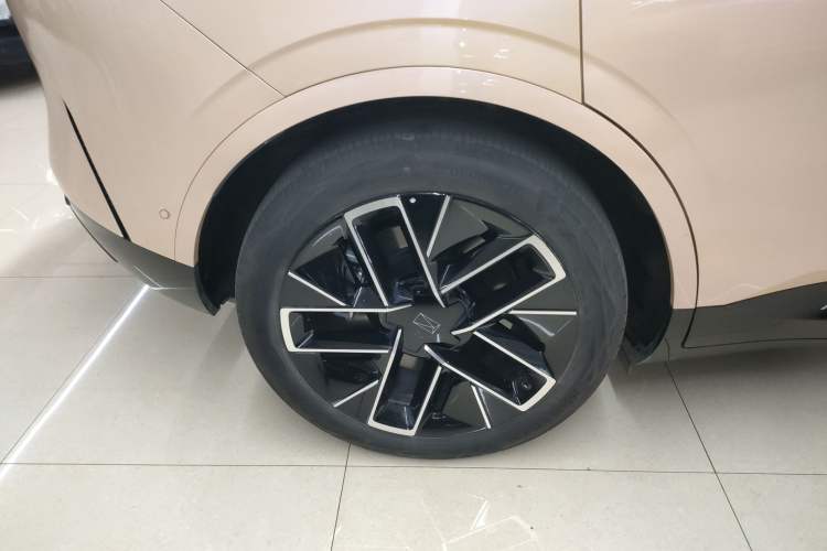 Used Avatr 11 2025 Year Updated Max Extended-Range Version
