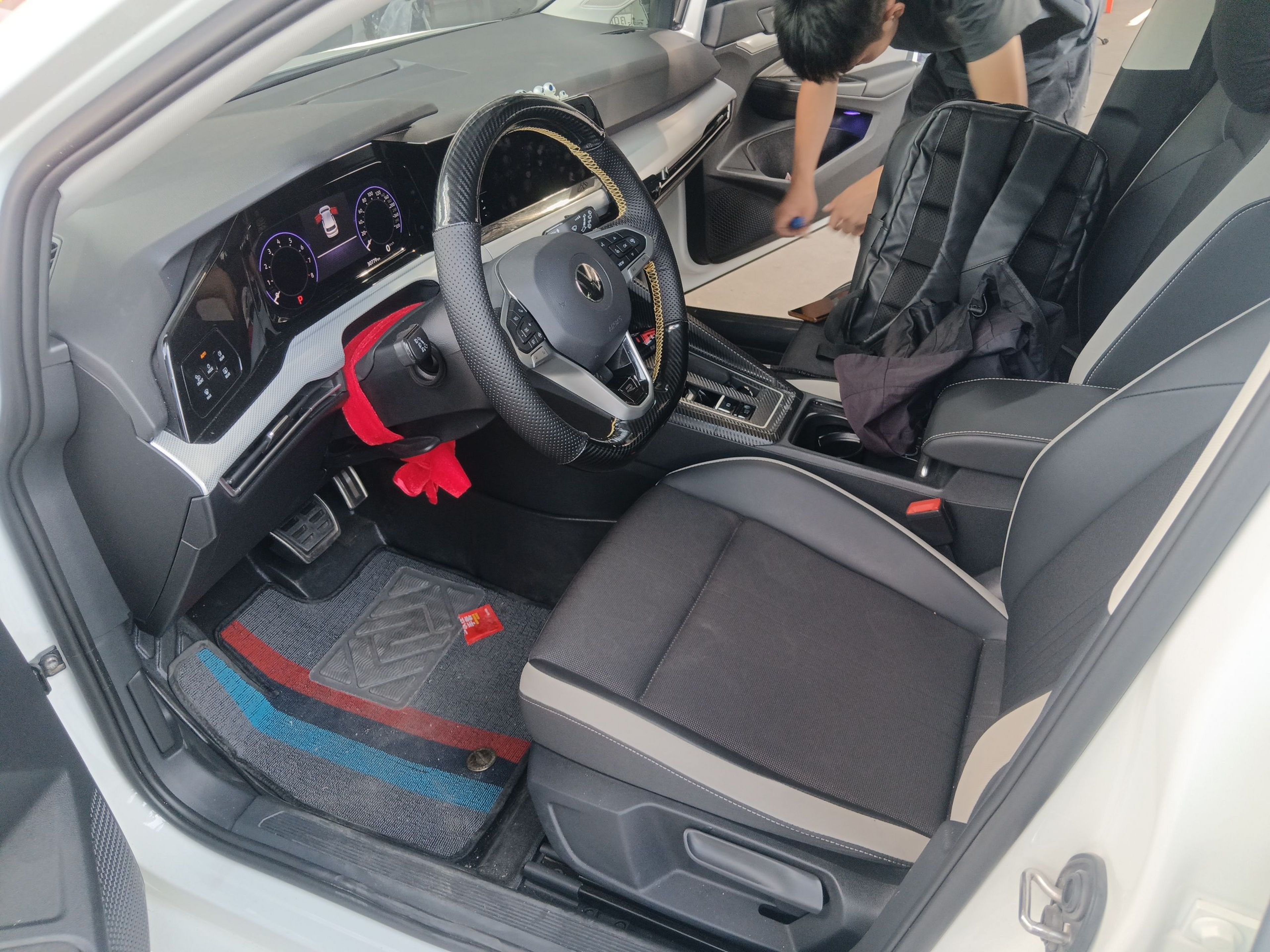 Переднее сиденье в автомобиле