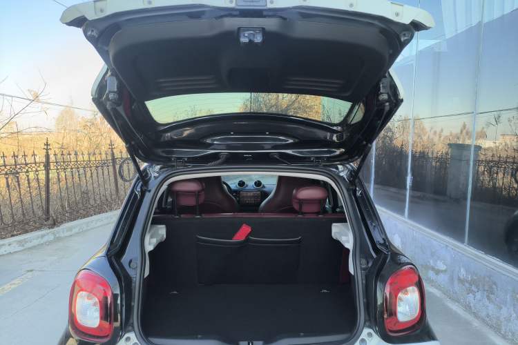 Used  forfour 2018 1.0L 52 kW Dynamic Edition
