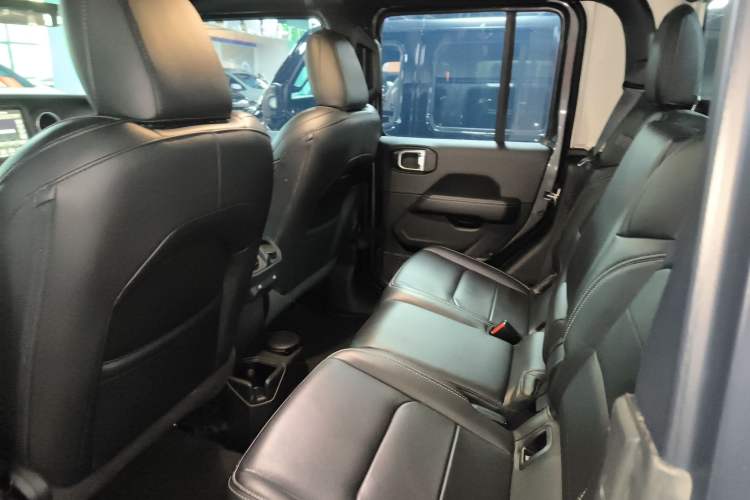 Used  Gladiator 2022 3.6L Pioneer Edition
