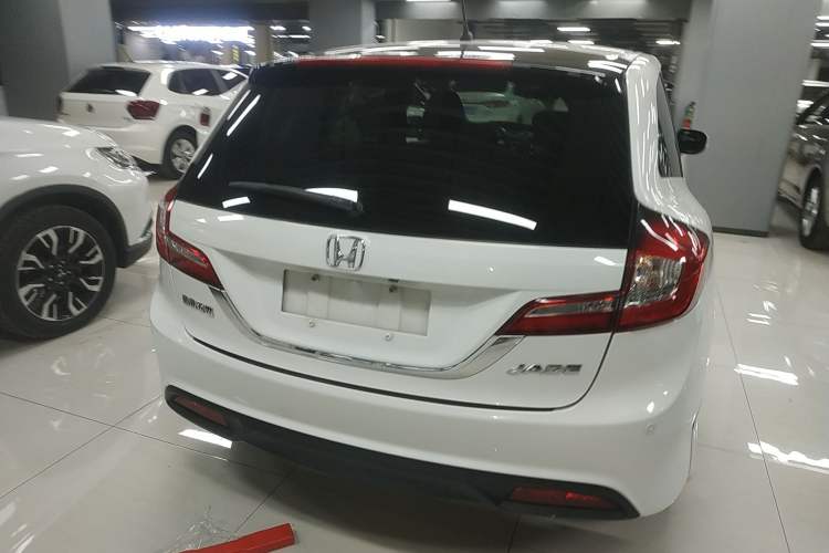 Used Honda Jade 2013 1.8L automatic Comfort version 5 seats
