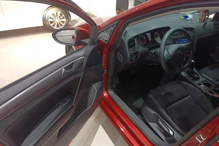 Used Volkswagen Golf 2016 1.6L Automatic Fashion Model