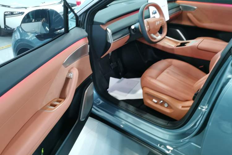 Used ONVO L60 2024 60 kWh Rear-Drive Version