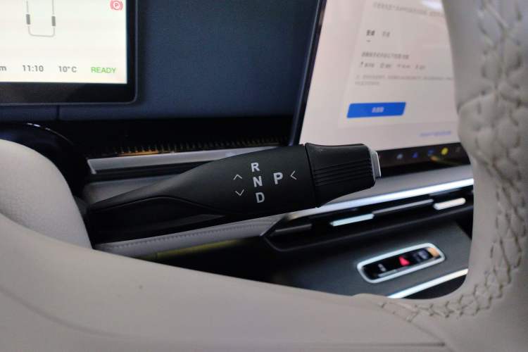 Used VOYAH Dream 2025 PHEV Four-Wheel Drive Prestige Kunpeng Edition
