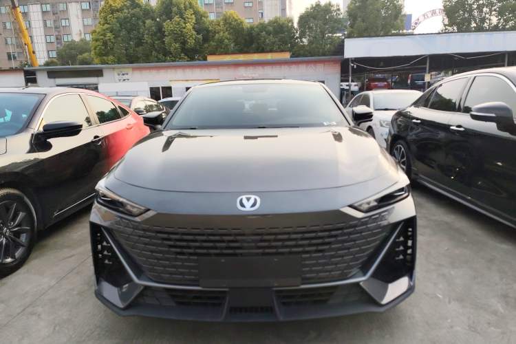 Used Changan UNI-V 2022 1.5T Prestige Version