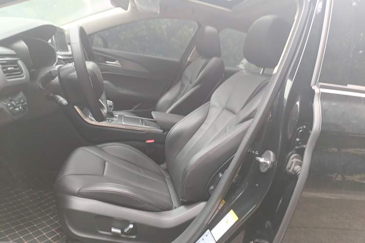 Used Hongqi H5 2022 Classic Model Facelift 1.8T Automatic Smart Connect Flagship Edition
