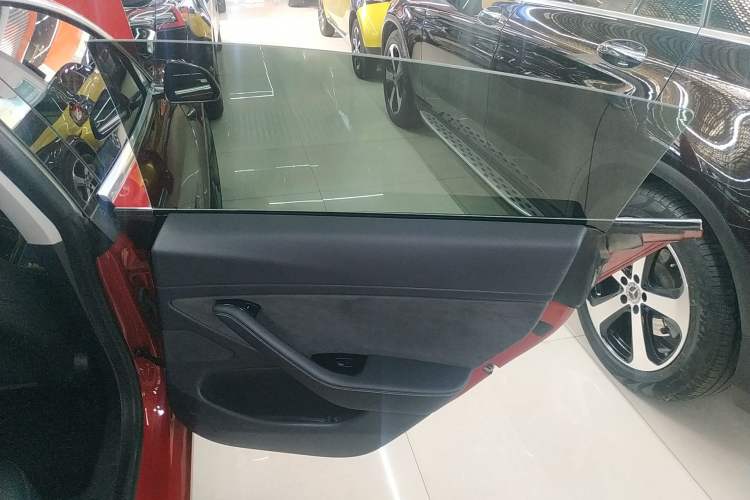 Used Tesla Model 3 2019 Long-Range All-Wheel-Drive Version
