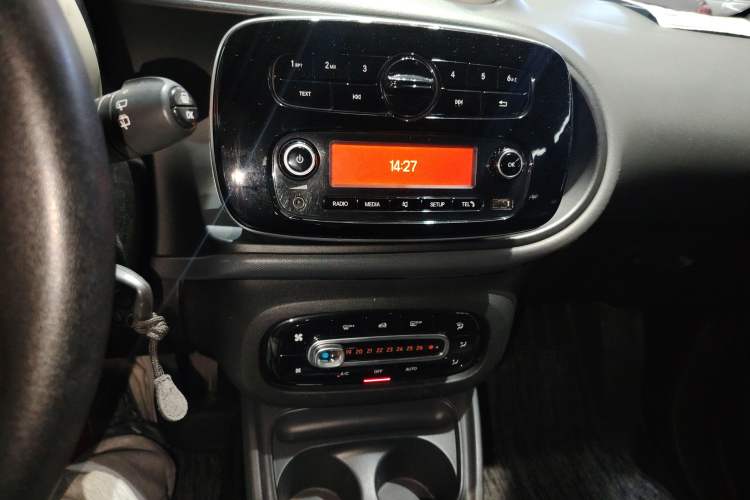 Used  fortwo 2015 1.0L 52 kW hardtop Dynamic version
