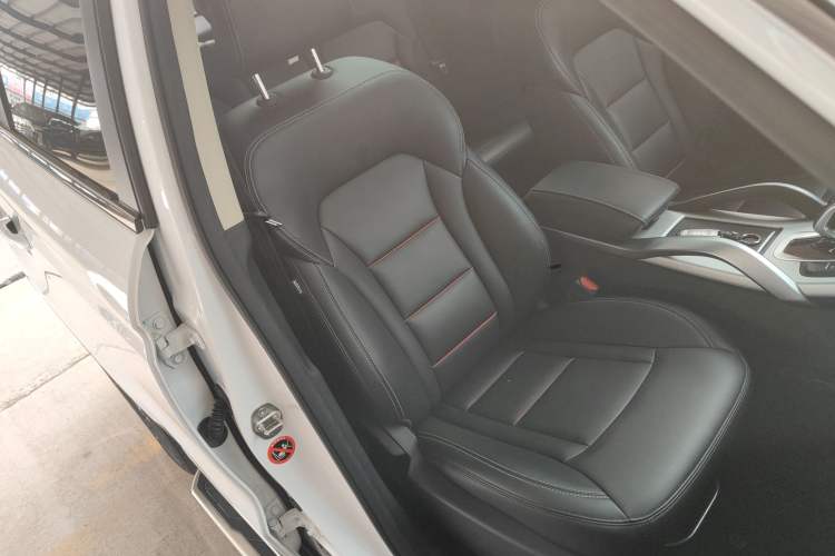 Used Geely Auto Emgrand X7 Sport 2020 1.8TD DCT Two-Wheel Drive Smart Connect 4G-Enabled Version
