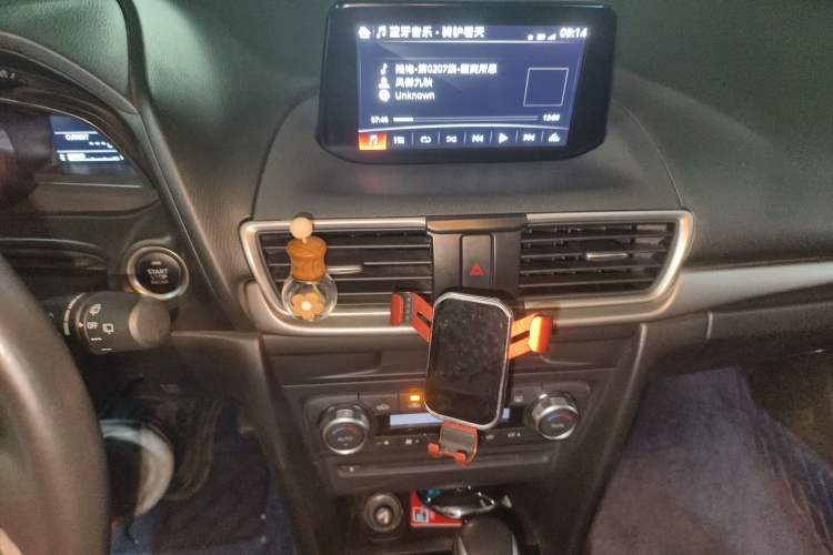 Used Mazda Mazda 3 Axela 2017 Hatchback 2.0L Automatic Luxury Model Emission Standard China V
