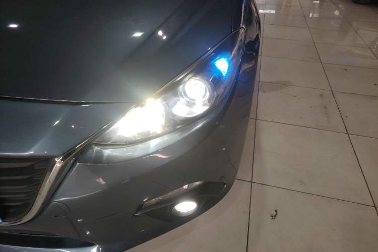 Used Mazda Mazda 3 Axela 2016 Hatchback 1.5L Automatic Comfort Model