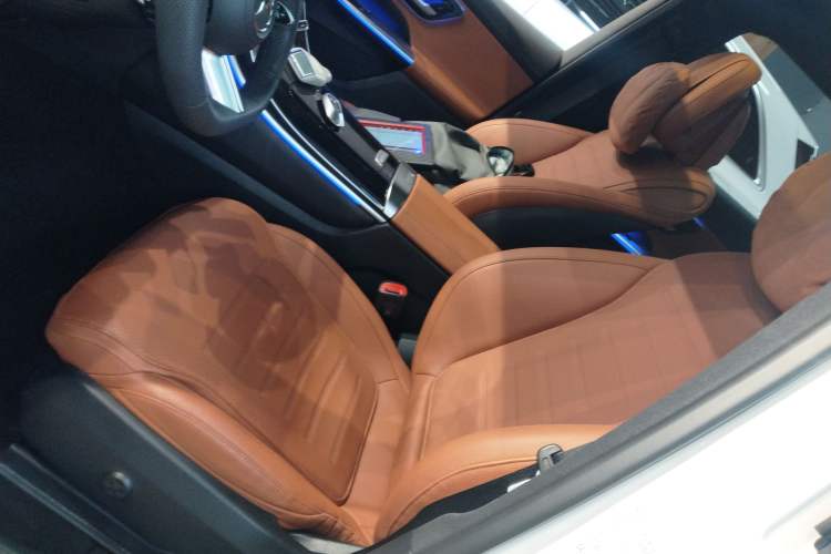 Used Mercedes-Benz GLC 2023 Refreshed GLC 300 L 4MATIC Dynamic Edition 5 Seats
