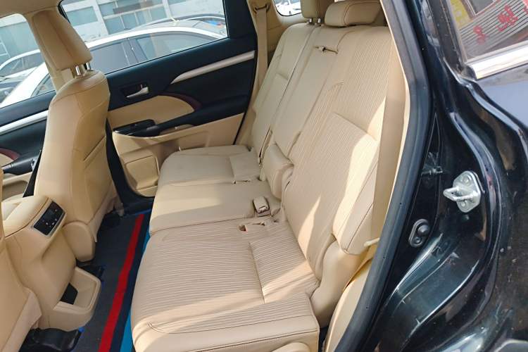 Used Toyota Highlander 2015 2.0T Two-Wheel Drive Elite Edition 7 Seats