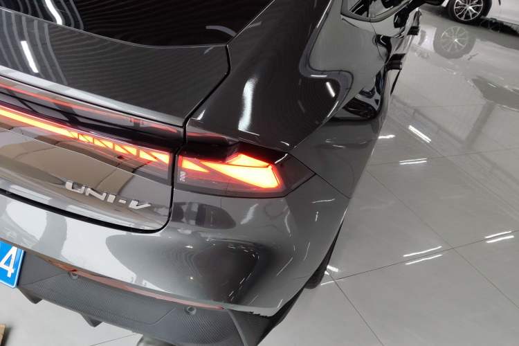 Used Changan UNI-V 2022 1.5T Prestige Version
