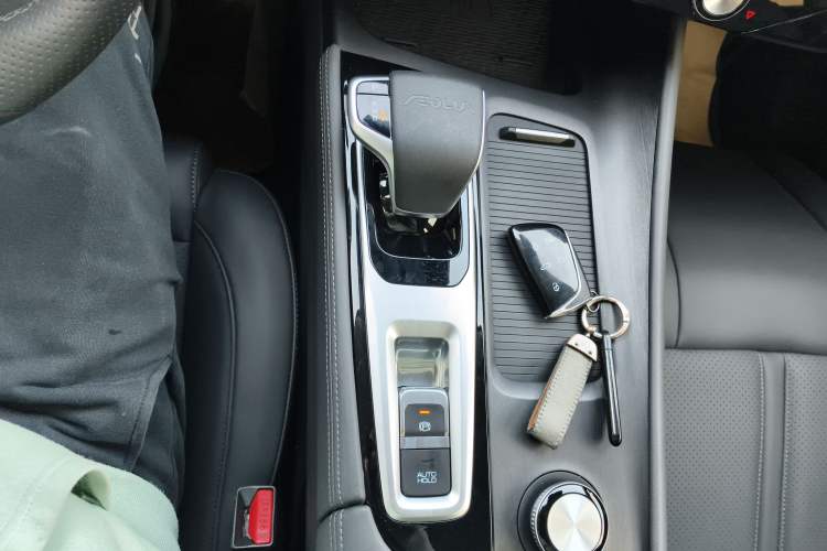 Used Dongfeng Aeolus Huge 2022 Mach Dual-Motor 1.5T MHD Dare-to-Dream Edition