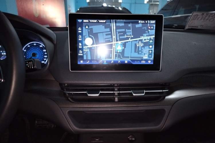 Used Hongqi E-QM5 2023 Base Travel Edition
