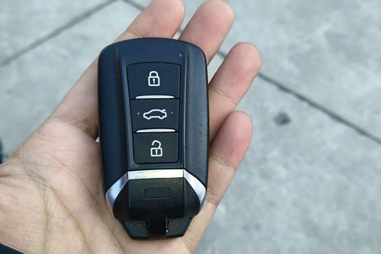 Used Dongfeng Aeolus Yixuan MAX 2023 1.5T Ultra-Stylish Trendsetting Dad Edition
