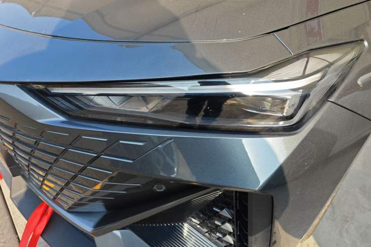 Used Changan UNI-V 2022 1.5T Prestige Version