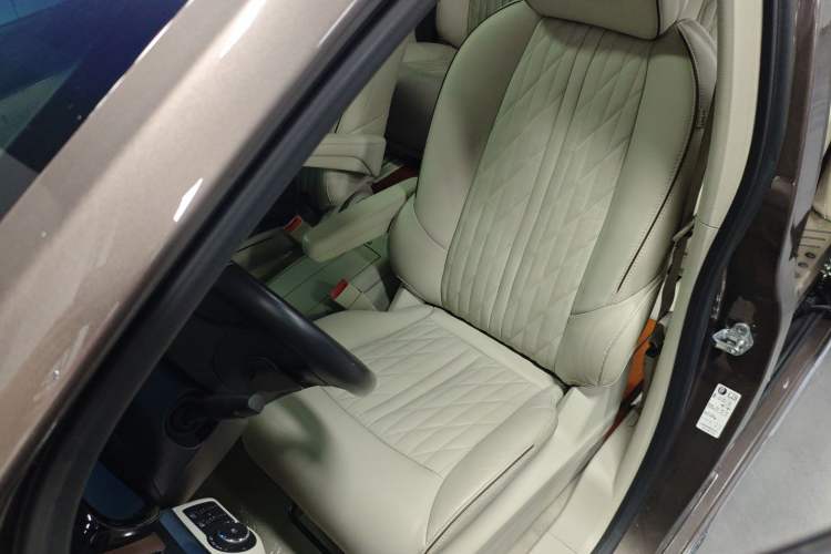 Used Buick GL8 2023 Land Executive Class 652T Luxury Model
