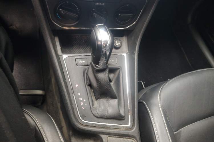 Used Volkswagen Lavida 2015 1.6L Automatic Comfort Edition
