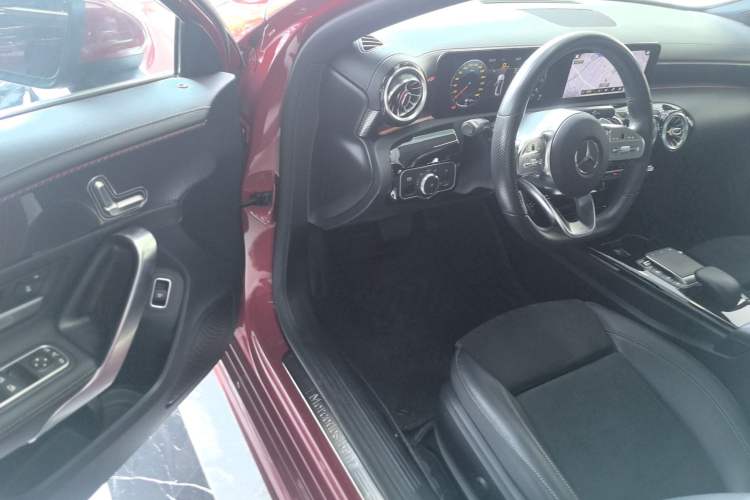 Used Mercedes-Benz A-Class 2021 A 200 L Sport Sedan Fashion Model
