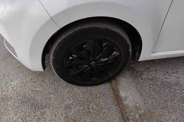 Used SOL E10X 2021 302 km Range Fashion Edition 30.2 kWh
