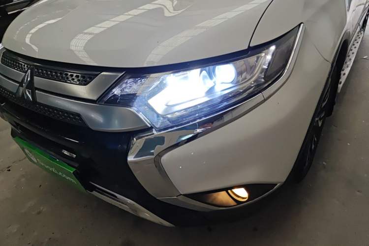 Used Mitsubishi Outlander 2019 2.0L Two-Wheel Drive Comfort Edition 5 Seats China V Standard