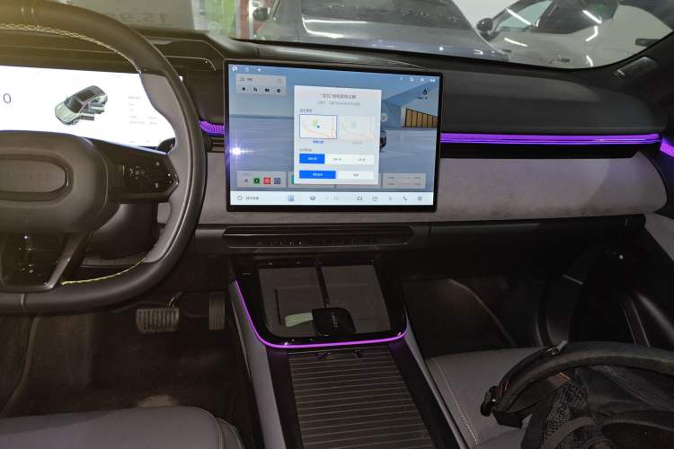 Used Lynk & Co 08 EM-P 2025 220 km All-Wheel-Drive Performance Halo