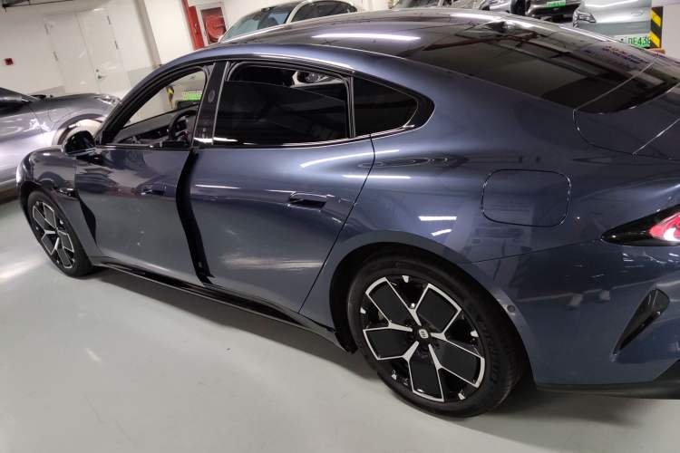 Used  SU7 2024 Rear-Drive Standard Founder Edition
