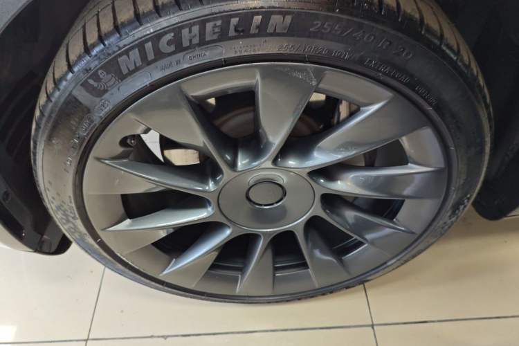 Used Tesla Model Y 2021 Long-Range All-Wheel-Drive Version 3D7