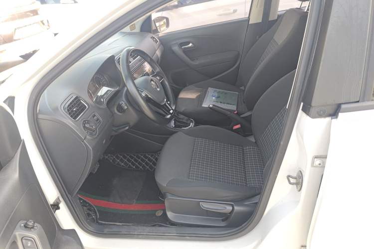 Used Volkswagen Polo 2016 1.6L Automatic Comfort Model
