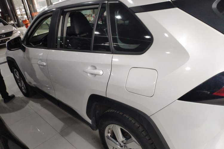 Used Toyota RAV4 2021 2.0L CVT Two-Wheel Drive Fashion Edition
