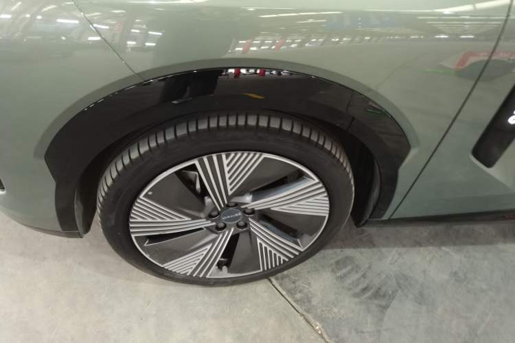 Used Lynk & Co 08 EM-P 2023 220km All-Wheel-Drive Performance Halo
