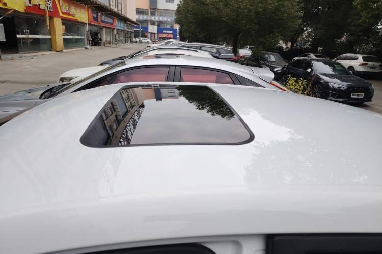 Used Roewe i5 2020 1.5L Automatic 4G Connect Luxury Flagship Edition
