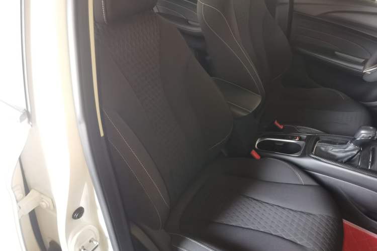 Used Roewe i5 2020 1.5L Automatic 4G Connected Linghao Edition
