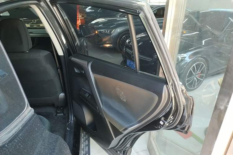 Used Toyota RAV4 2018 2.0L CVT Two-Wheel Drive Fashion X Edition