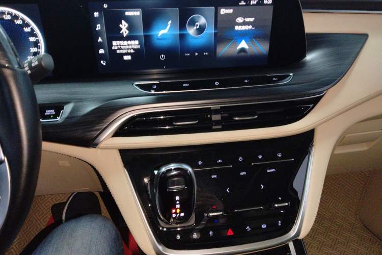 Used Buick GL8 2022 ES Landtrek 653T Luxury Edition
