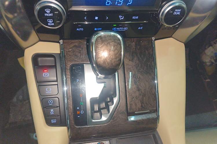 Used Toyota Alphard 2018 Revised Version 3.5L Premium Edition
