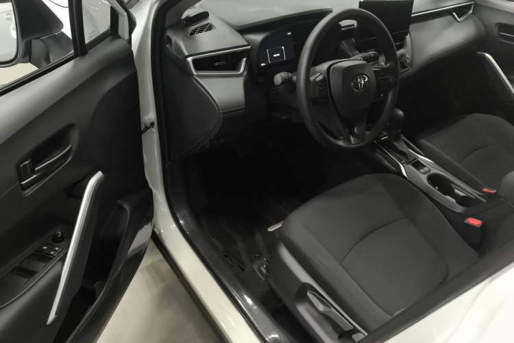 Used Toyota Corolla Cross 2024 2.0L Pioneer Edition
