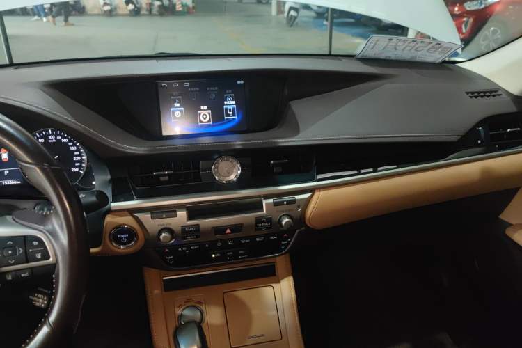 Used Lexus ES 2015 300h Comfort Edition