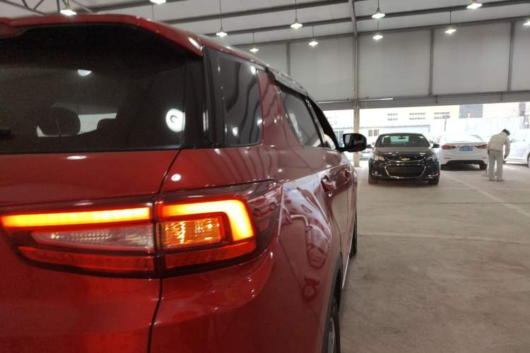 Used Changan CS55 2018 1.5T Manual Colorful Model China V Standard
