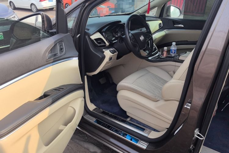 Used Buick GL8 2023 Facelifted Land Cruiser Executive Luxury Version
