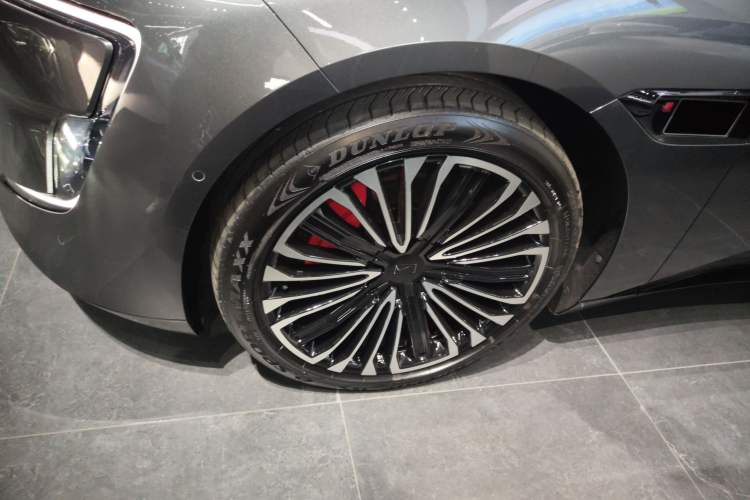 Used  12 2025 Ultra Extended-Range Edition
